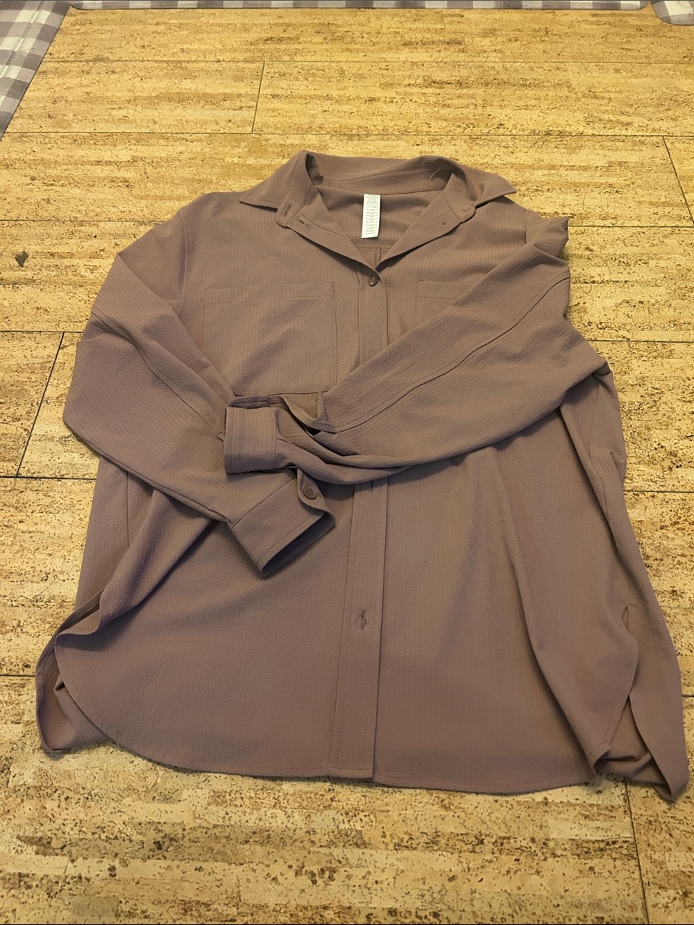 Alo 	Dreamscape Button Down smoky quartz